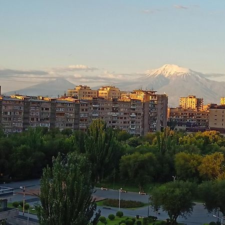 Umba Apartment N4 - Balcony And Mount Ararat View Erivan Exterior foto