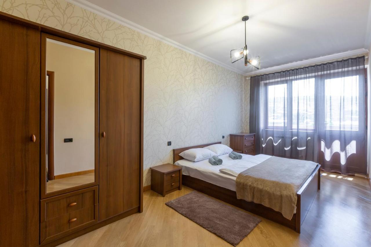 Umba Apartment N4 - Balcony And Mount Ararat View Erivan Exterior foto