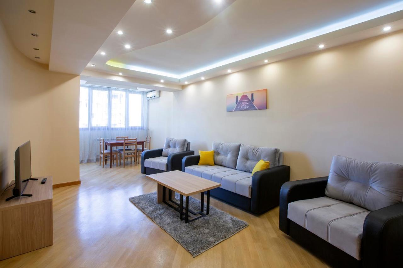 Umba Apartment N4 - Balcony And Mount Ararat View Erivan Exterior foto
