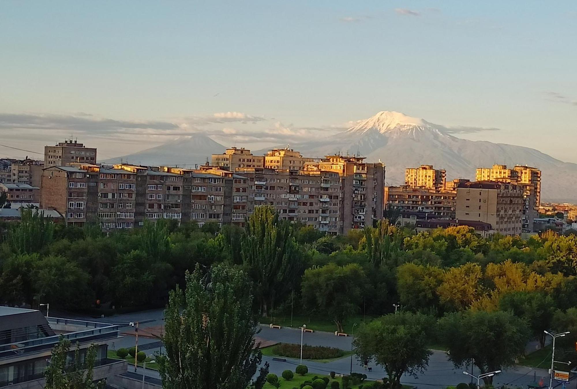 Umba Apartment N4 - Balcony And Mount Ararat View Erivan Exterior foto